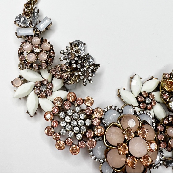 Antique Gold Tone Chunky Pink & White Crystal Flower Statement Necklace - Picture 5 of 7